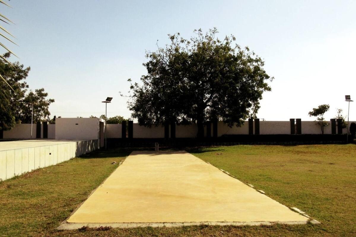 7 Seasons Palm Suite With Sky Orbit, Balcony, Swimming Pool, Wifi, Playground Rajkot Exterior photo