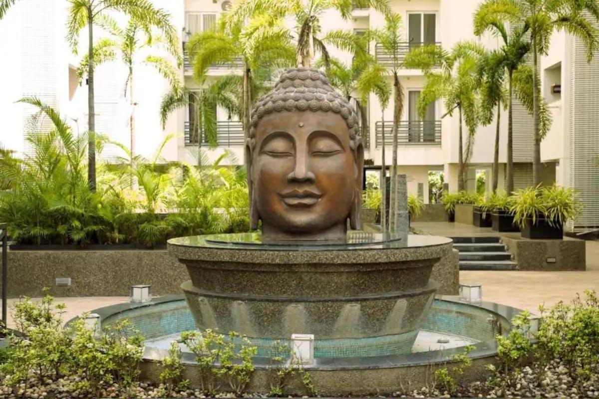 7 Seasons Palm Suite With Sky Orbit, Balcony, Swimming Pool, Wifi, Playground Rajkot Exterior photo